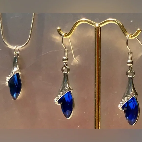 VINTAGE necklace and earring set Silver Blue teardrop crystal Upcycled Elegant - Picture 2 of 14